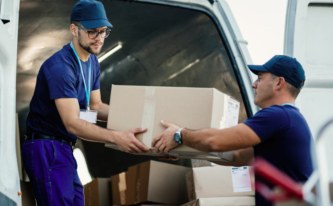 The Strategic Benefits of Hiring Professional Long-Distance Movers