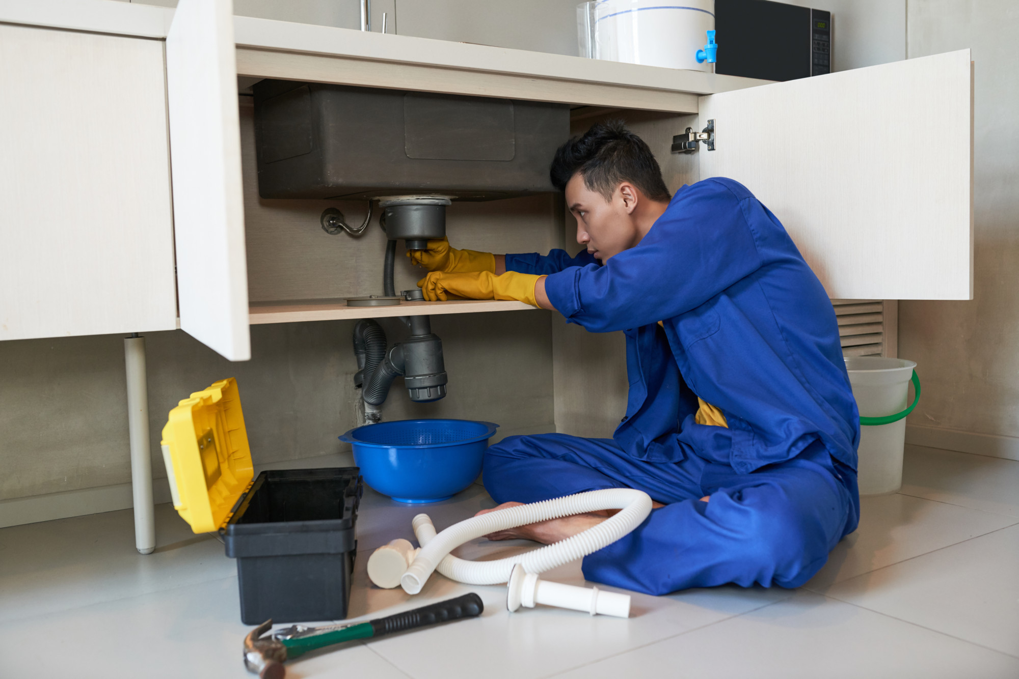 How a Professional Plumber Can Save Your Money and Time